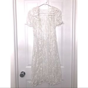 VINTAGE WHITE LACE DUSTER WITH RUFFLES
